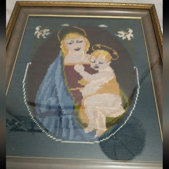 ANTIQUE  Framed Needlepoint Blonde Mother Mary & Baby  Jesus in wood frame 17x14 - Picture 6 of 9
